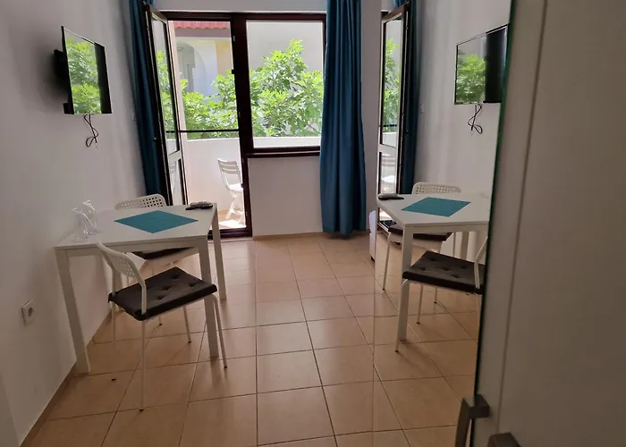 валена град 게스트하우스 3*